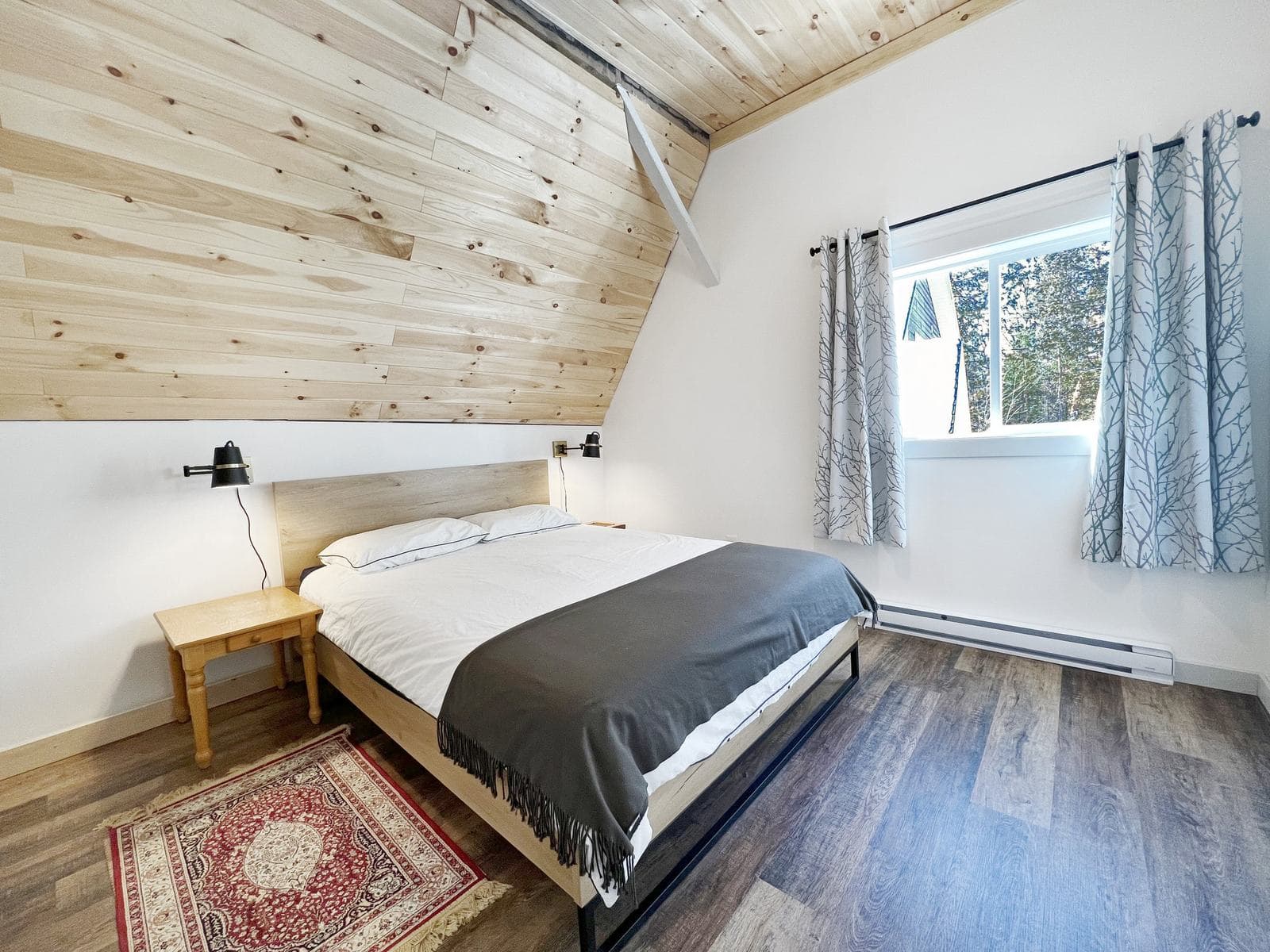 Bedroom 1 — queen bed