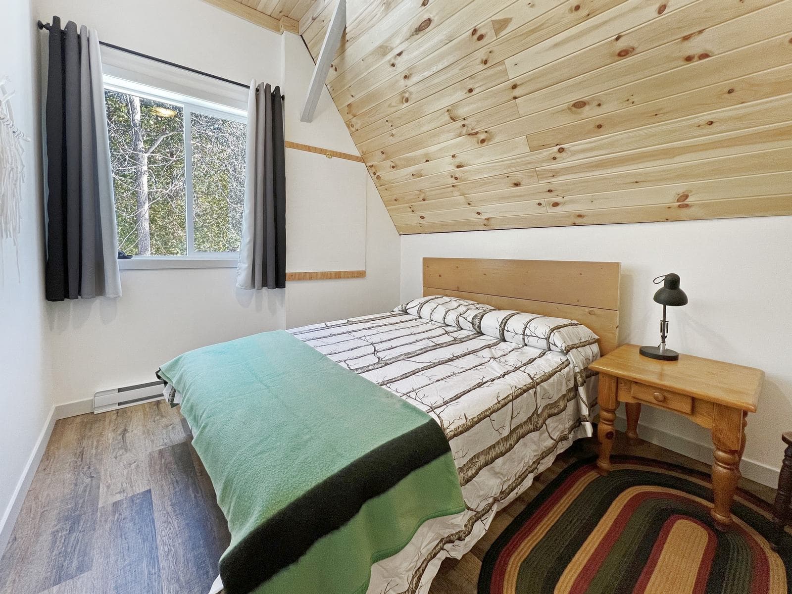 Bedroom 2 — queen bed